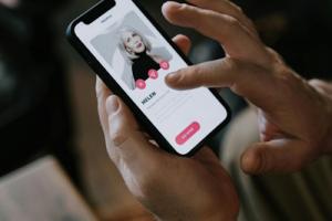 Tinder Swindler survivor launches ID verifier to fight scams