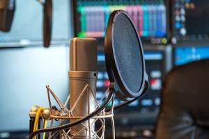 AI-generated voices now indistinguishable from real human voices