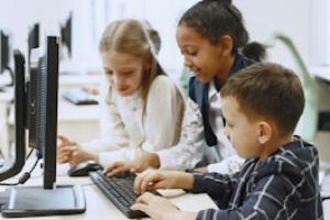 Roblox's AI Age Verification Sparks Privacy Concerns Among UAE Parents