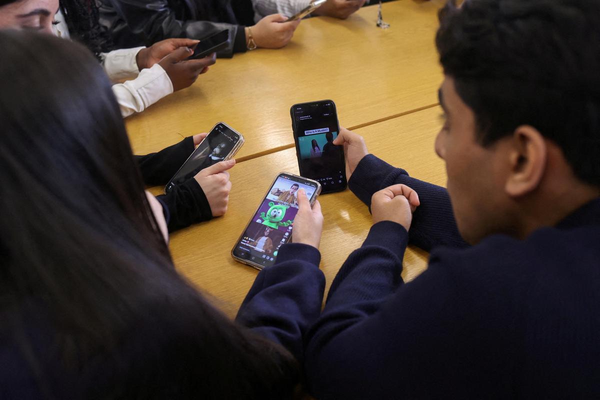 UAE sets minimum social media age at 15, mandates age checks