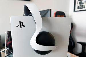 Sony will require age checks in the UK and Ireland to access PlayStation communication features