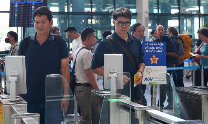 Vietnam requires air passengers without checked baggage to use electronic ID, self-service kiosks