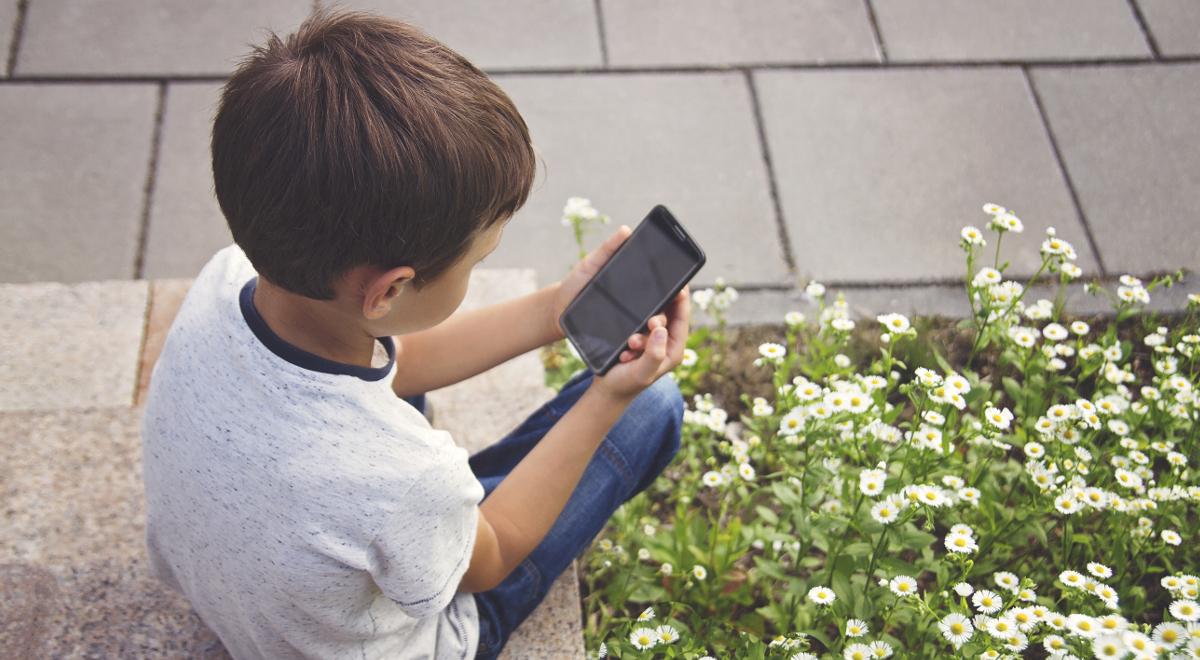 EU age-check app to bar minors from Facebook, YouTube from July 1
