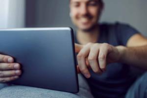 Grindr partners with Facetec for biometric age assurance in the UK