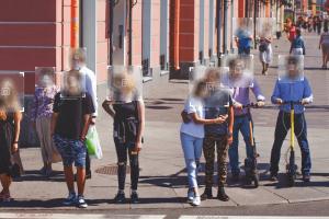 U.S. Immigration and Customs Enforcement plans to supply its Mobile Fortify facial recognition app to more than a thousand local police forces