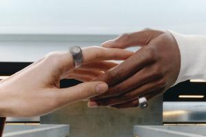 Quartz ring proves its wearer is human in the age of AI